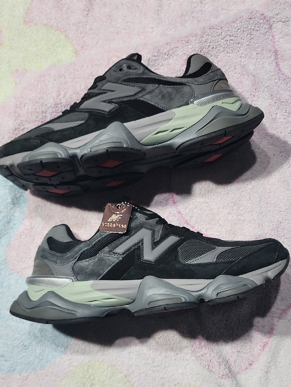 New Balance 9060 Black Castlerock  Mens Sz 12